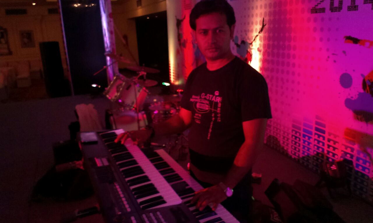 male keyboard players tripoli lebanon